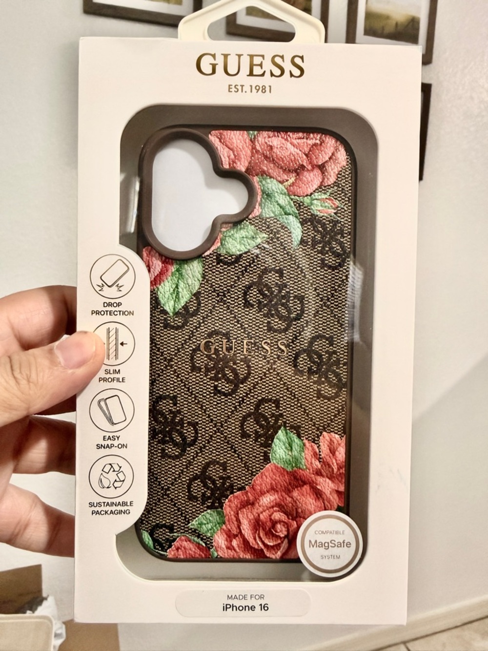 GUESS  Iphone  16 case Magsafe compatible